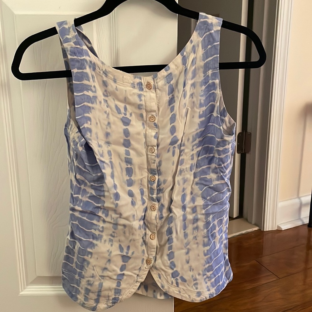 1st pic is back of shirt! cute&playful for the summer with jeans or white denim!